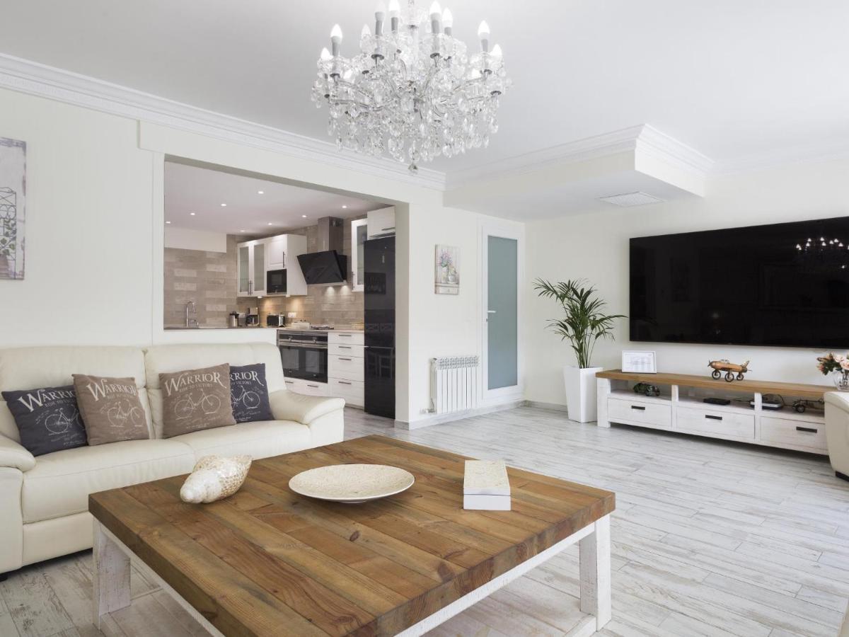 Sitges Spaces Mediterranean Apartments 4 Bedroom, 4 Bathroom, Huge Terrace, Jacuzzi- Sleeps 9 Exteriér fotografie