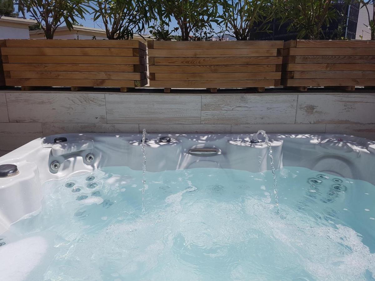 Sitges Spaces Mediterranean Apartments 4 Bedroom, 4 Bathroom, Huge Terrace, Jacuzzi- Sleeps 9 Exteriér fotografie