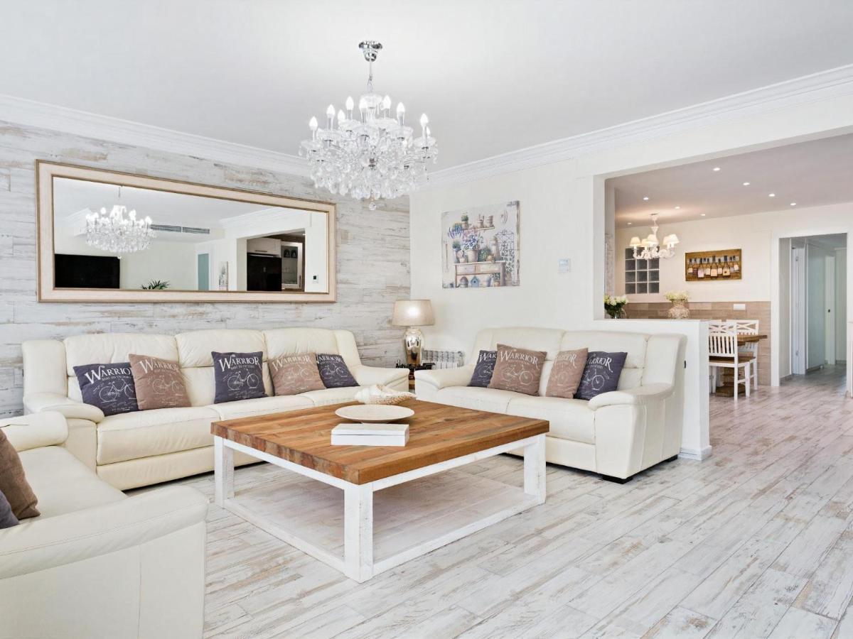 Sitges Spaces Mediterranean Apartments 4 Bedroom, 4 Bathroom, Huge Terrace, Jacuzzi- Sleeps 9 Exteriér fotografie