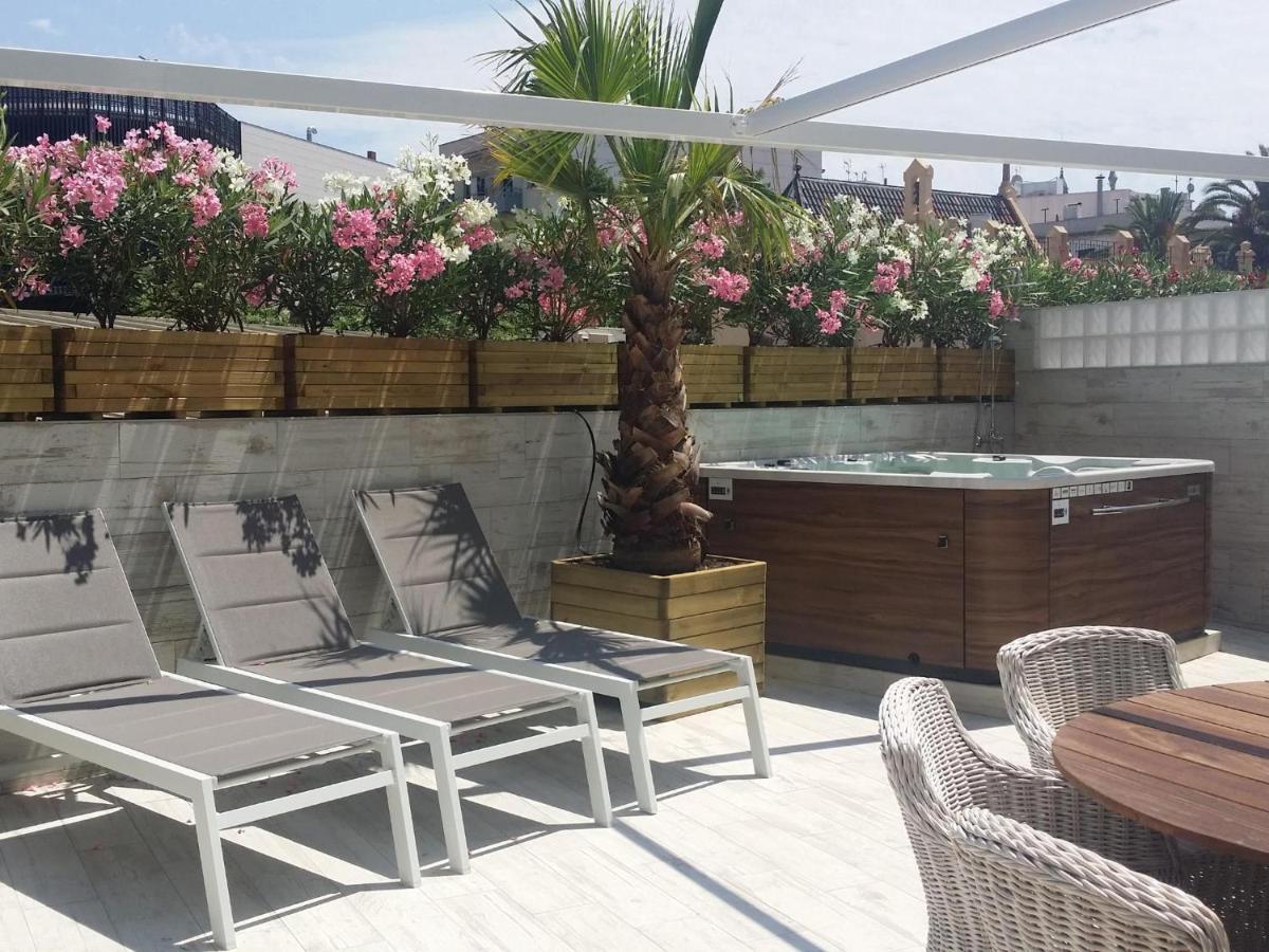 Sitges Spaces Mediterranean Apartments 4 Bedroom, 4 Bathroom, Huge Terrace, Jacuzzi- Sleeps 9 Exteriér fotografie