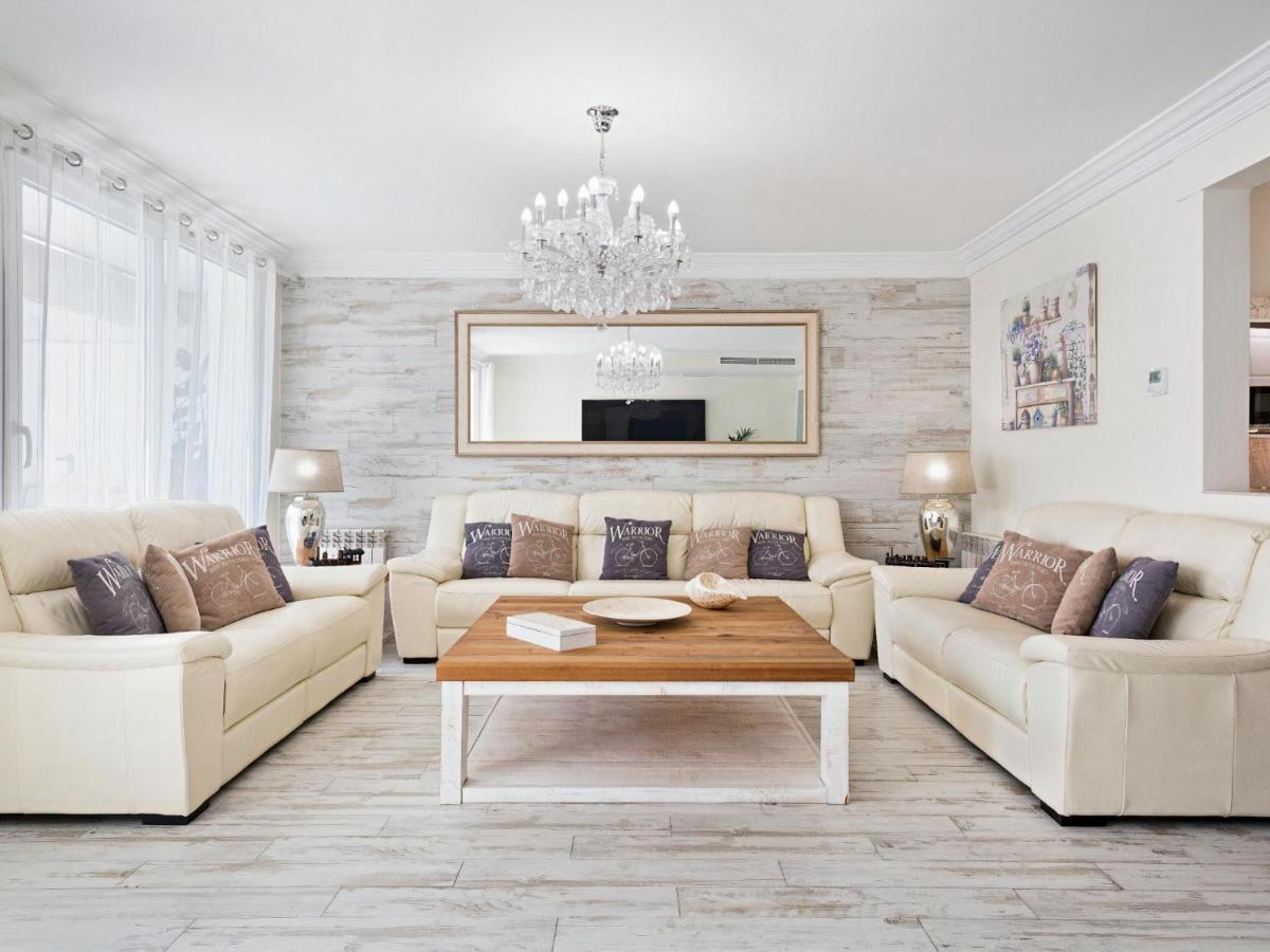 Sitges Spaces Mediterranean Apartments 4 Bedroom, 4 Bathroom, Huge Terrace, Jacuzzi- Sleeps 9 Exteriér fotografie